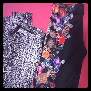 A set of two leggings. Size small